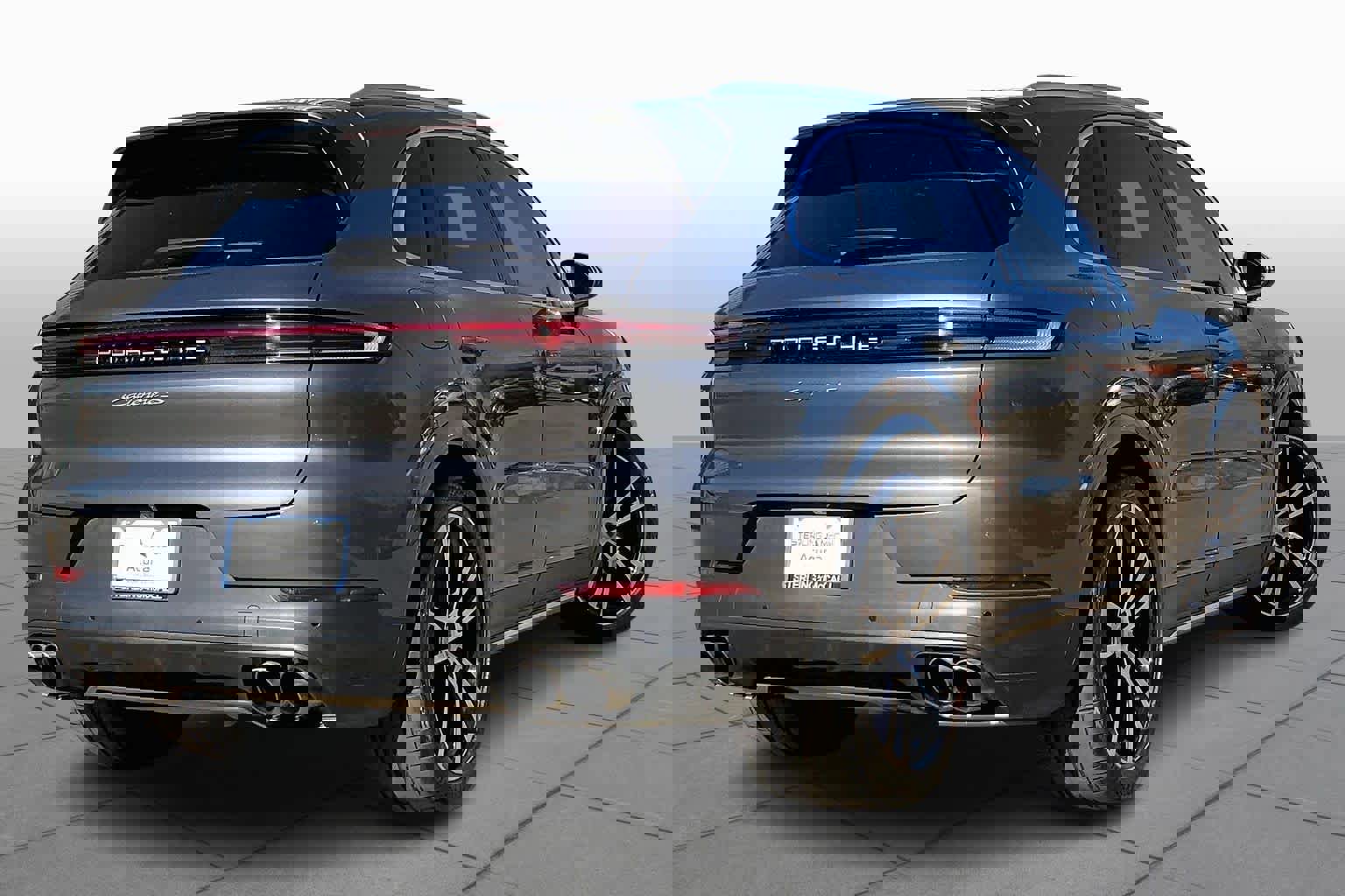 Used 2024 Porsche Cayenne S image 13