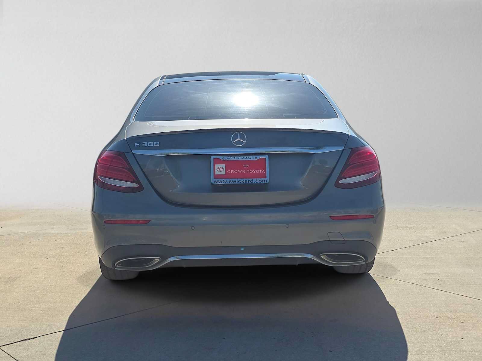 Used 2018 Mercedes-Benz E 300 image 2