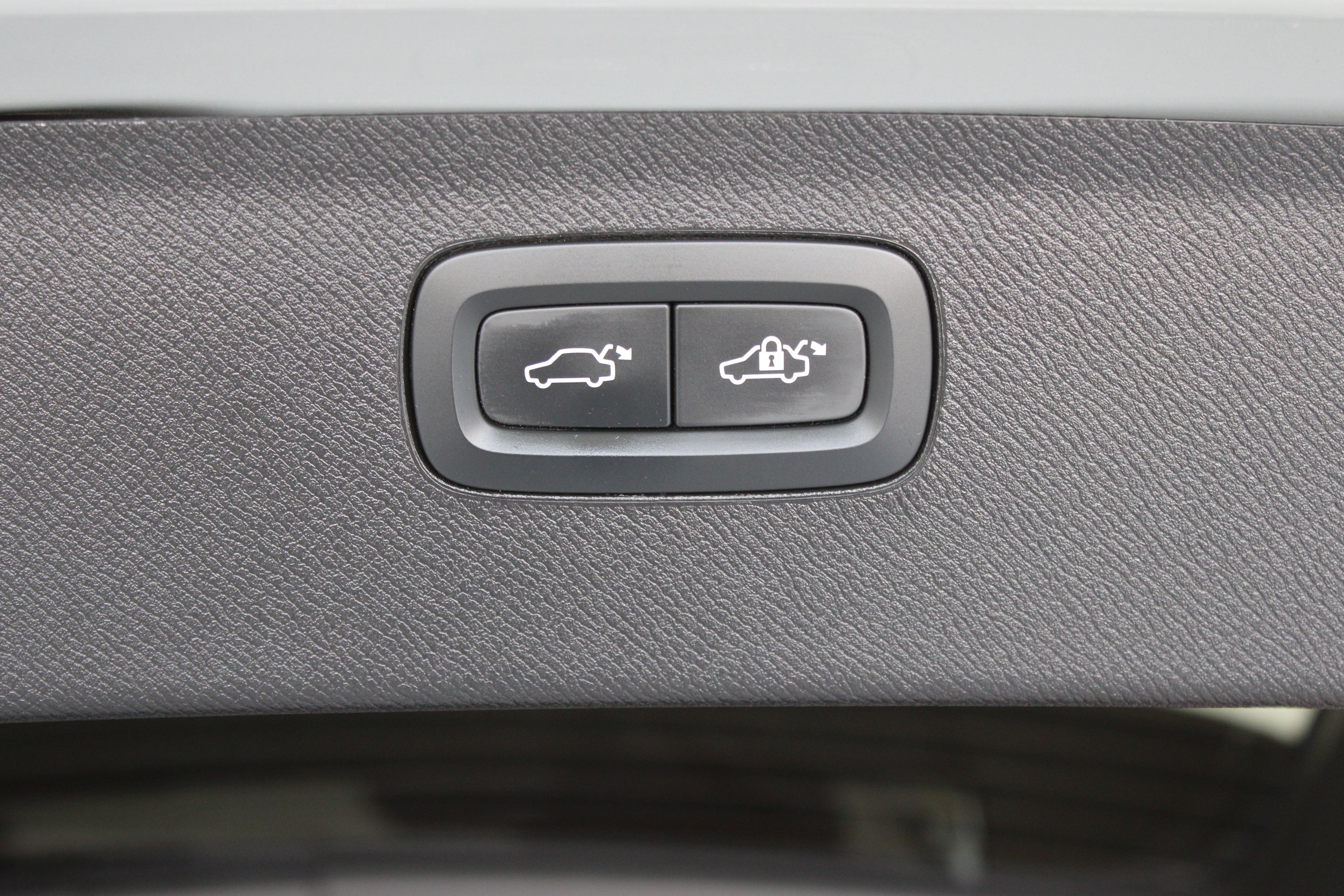 Used 2025 Volvo XC90 B6 Ultra w/ Protection Package Premier AWD/4WD image 34
