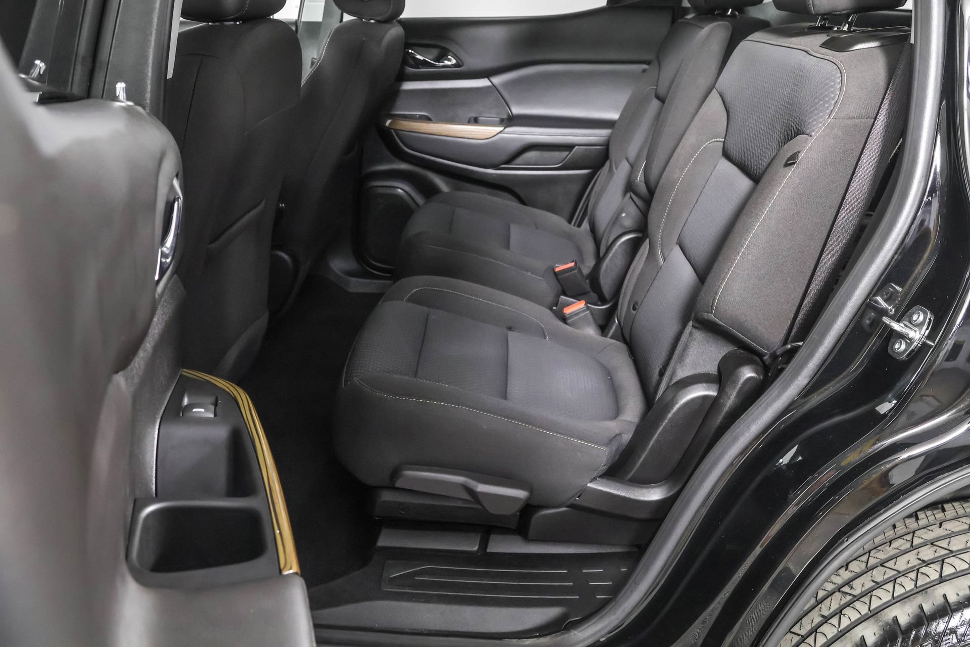 Used 2023 GMC Acadia SLE w/ LPO, Floor Liner Package image 36