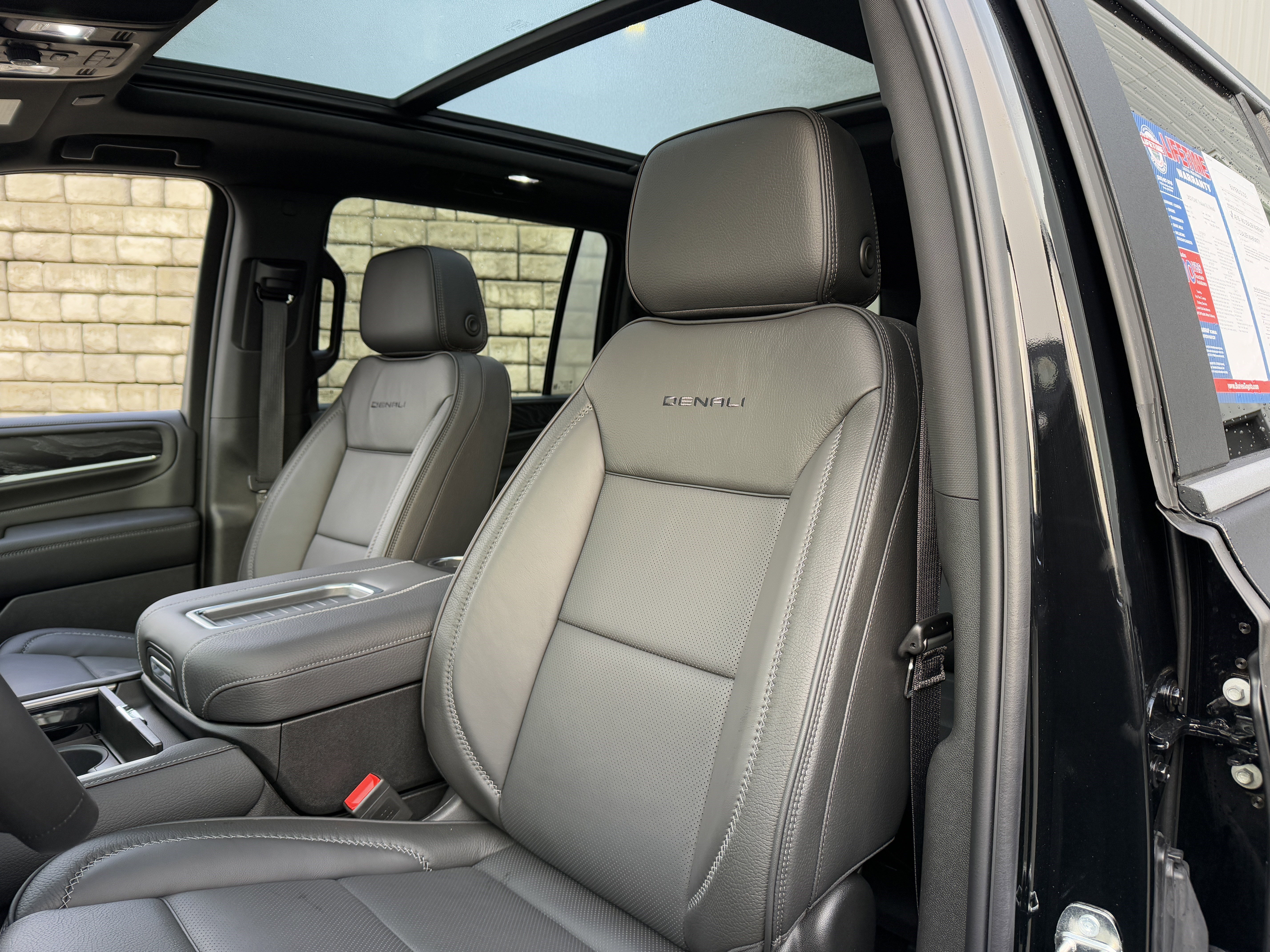 Used 2023 GMC Yukon XL Denali image 12