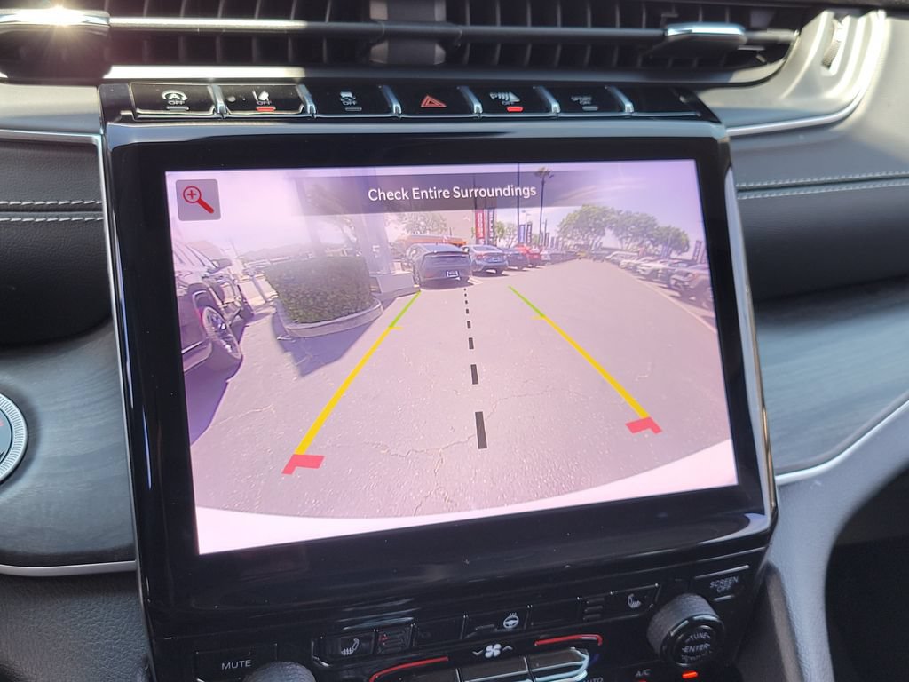 Used 2023 Jeep Grand Cherokee Limited RWD image 10