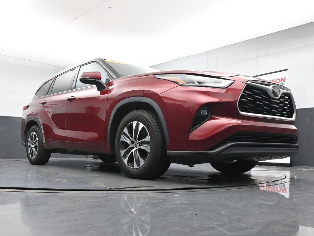 Used 2020 Toyota Highlander XLE FWD image 32