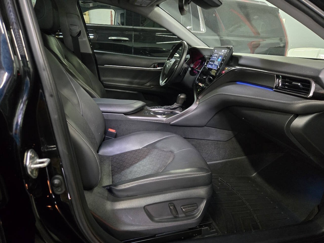 Used 2022 Toyota Camry XSE FWD image 10