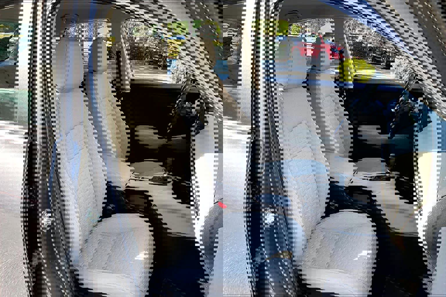 Used 2023 Honda HR-V LX image 9