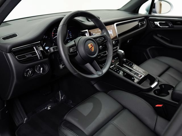 Certified 2026 Porsche Macan AWD/4WD image 36