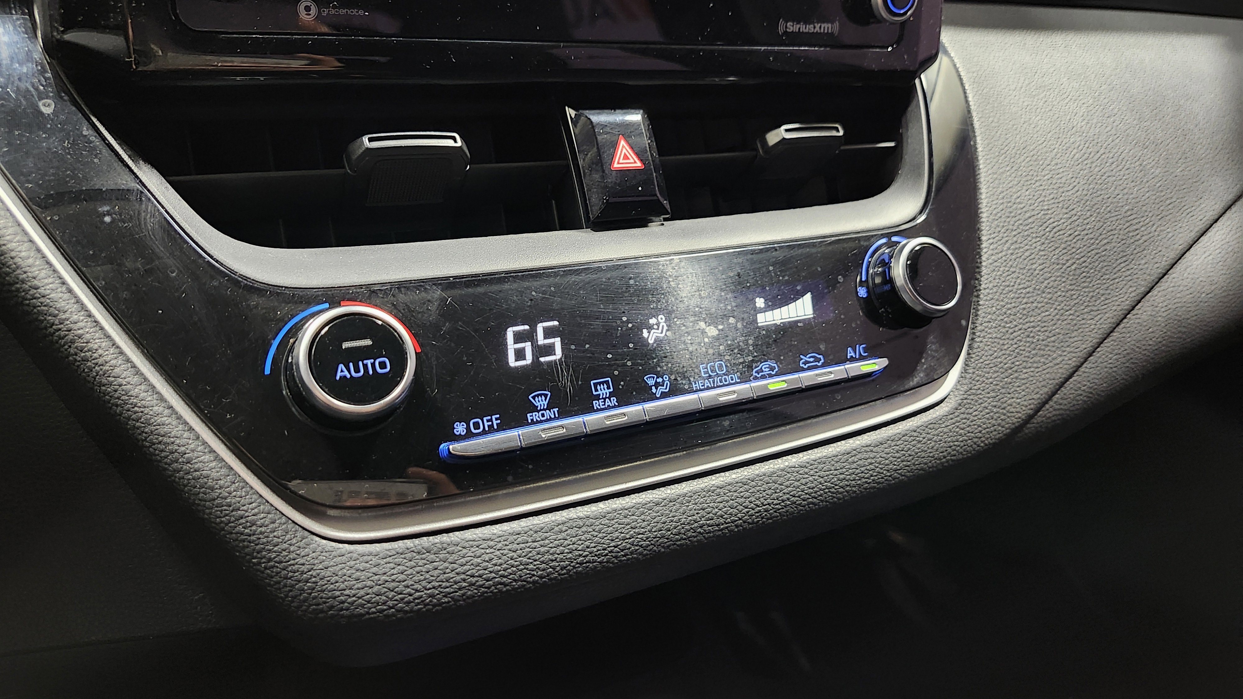 Used 2022 Toyota Corolla LE image 28