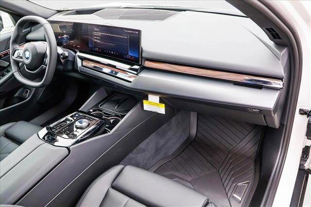 Used 2025 BMW i5 xDrive40 w/ Premium Package image 24