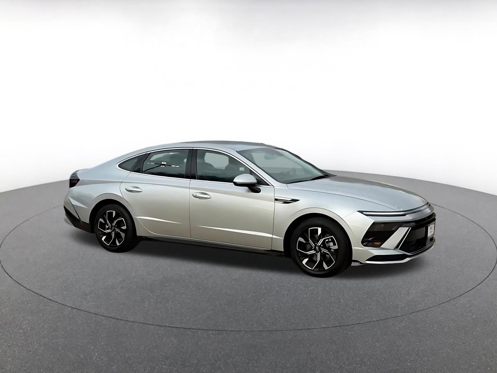 Used 2025 Hyundai Sonata SEL image 2