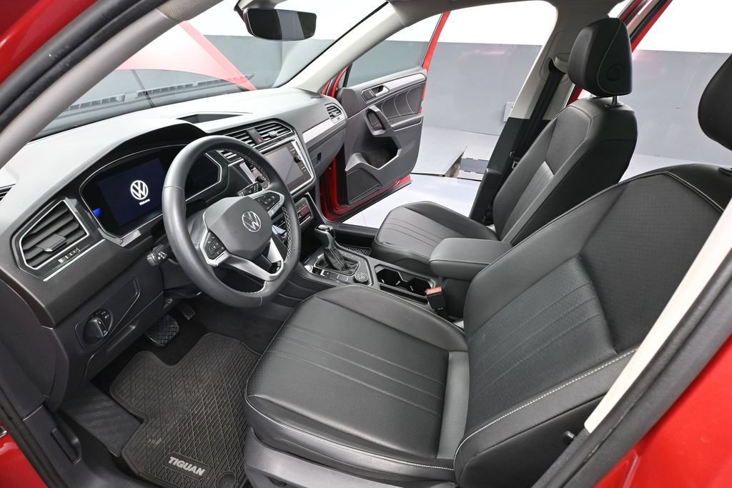 Used 2023 Volkswagen Tiguan SE AWD/4WD image 21