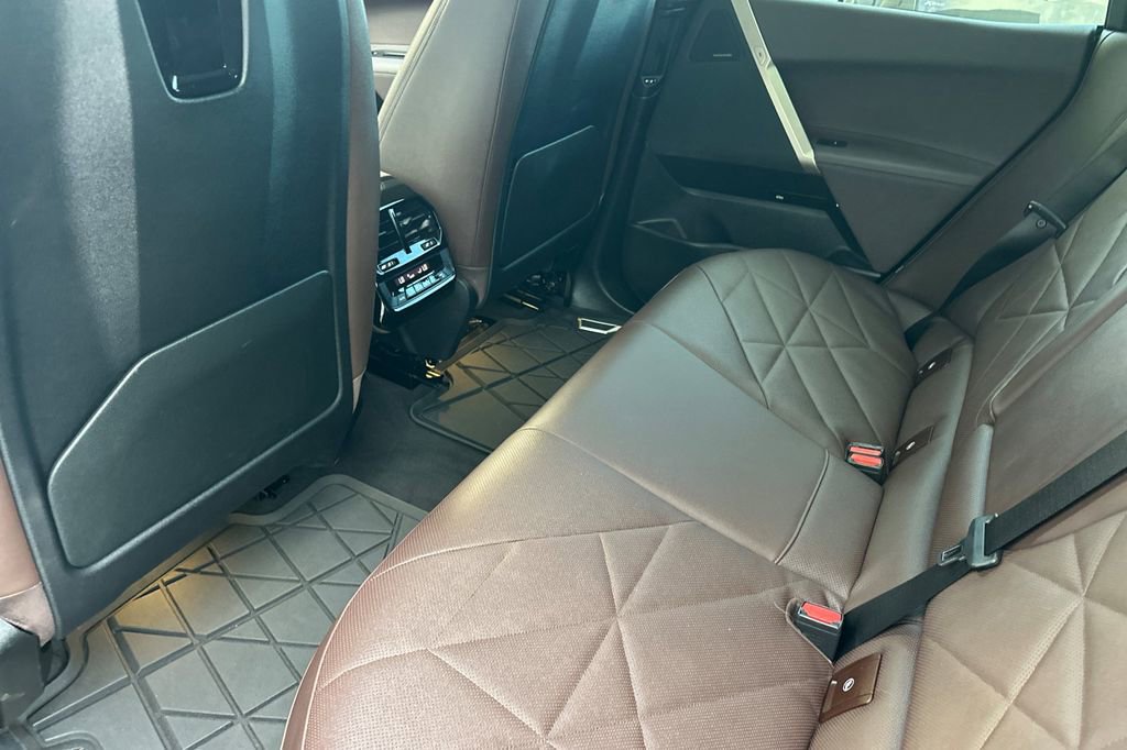 Used 2024 BMW iX xDrive50 w/ Premium Package image 12