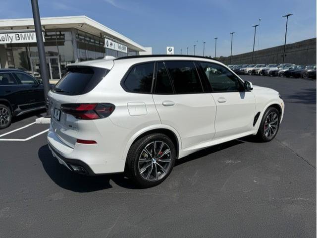 Used 2026 BMW X5 xDrive40i w/ M Sport Package AWD/4WD image 2