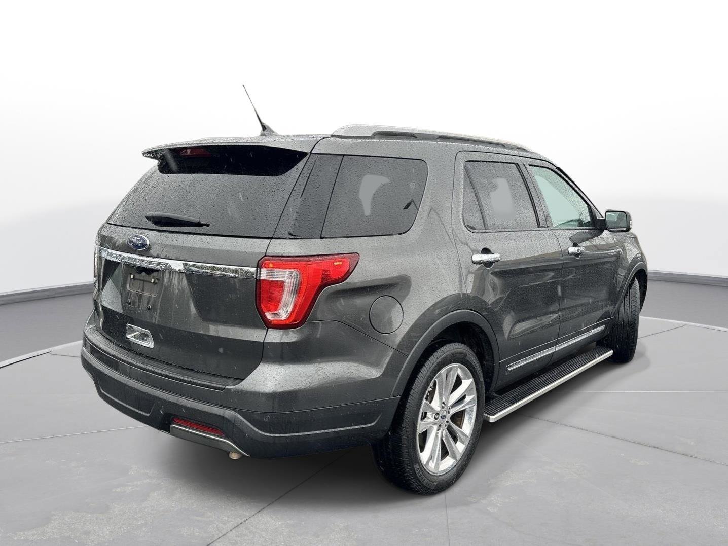 Used 2019 Ford Explorer XLT w/ Equipment Group 201A image 6