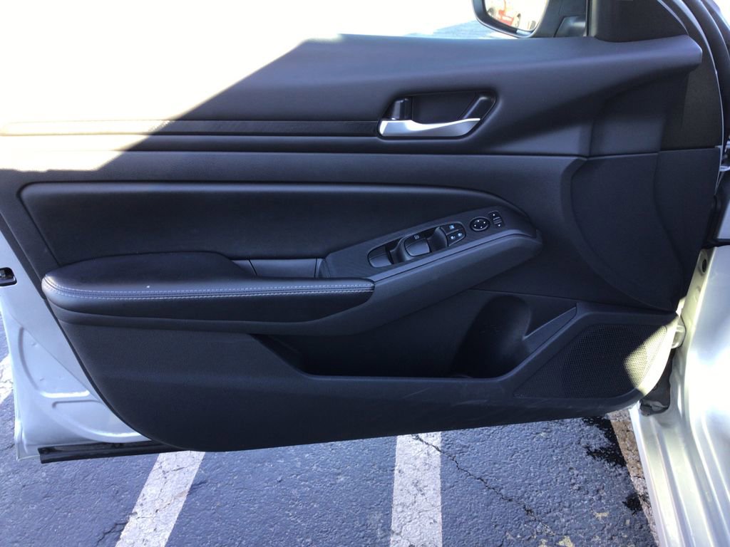 Used 2024 Nissan Altima 2.5 SV image 14