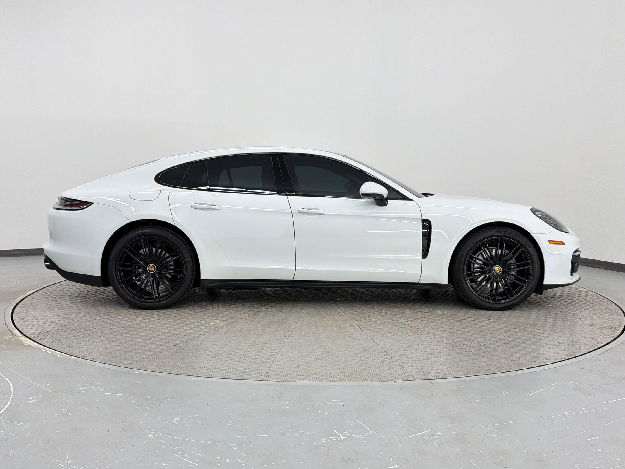 Certified 2023 Porsche Panamera Platinum Edition image 8