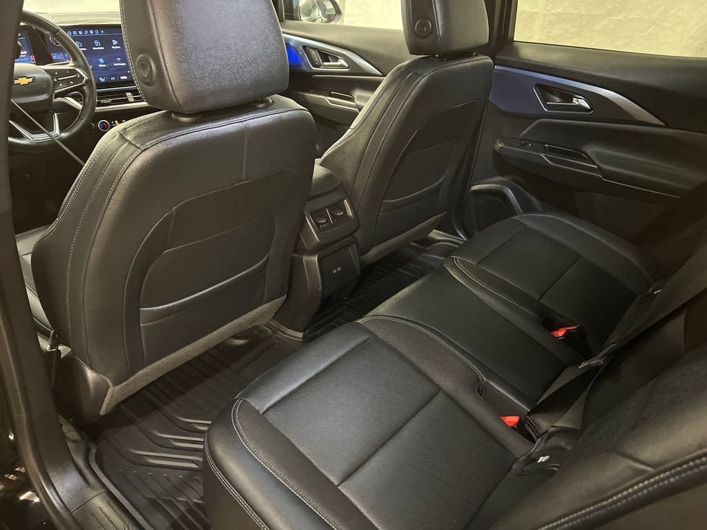 Used 2024 Chevrolet Equinox EV LT FWD image 33