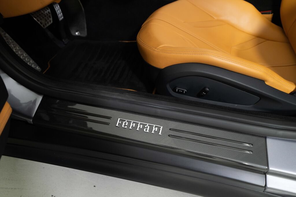 Used 2022 Ferrari 812 GTS RWD image 34