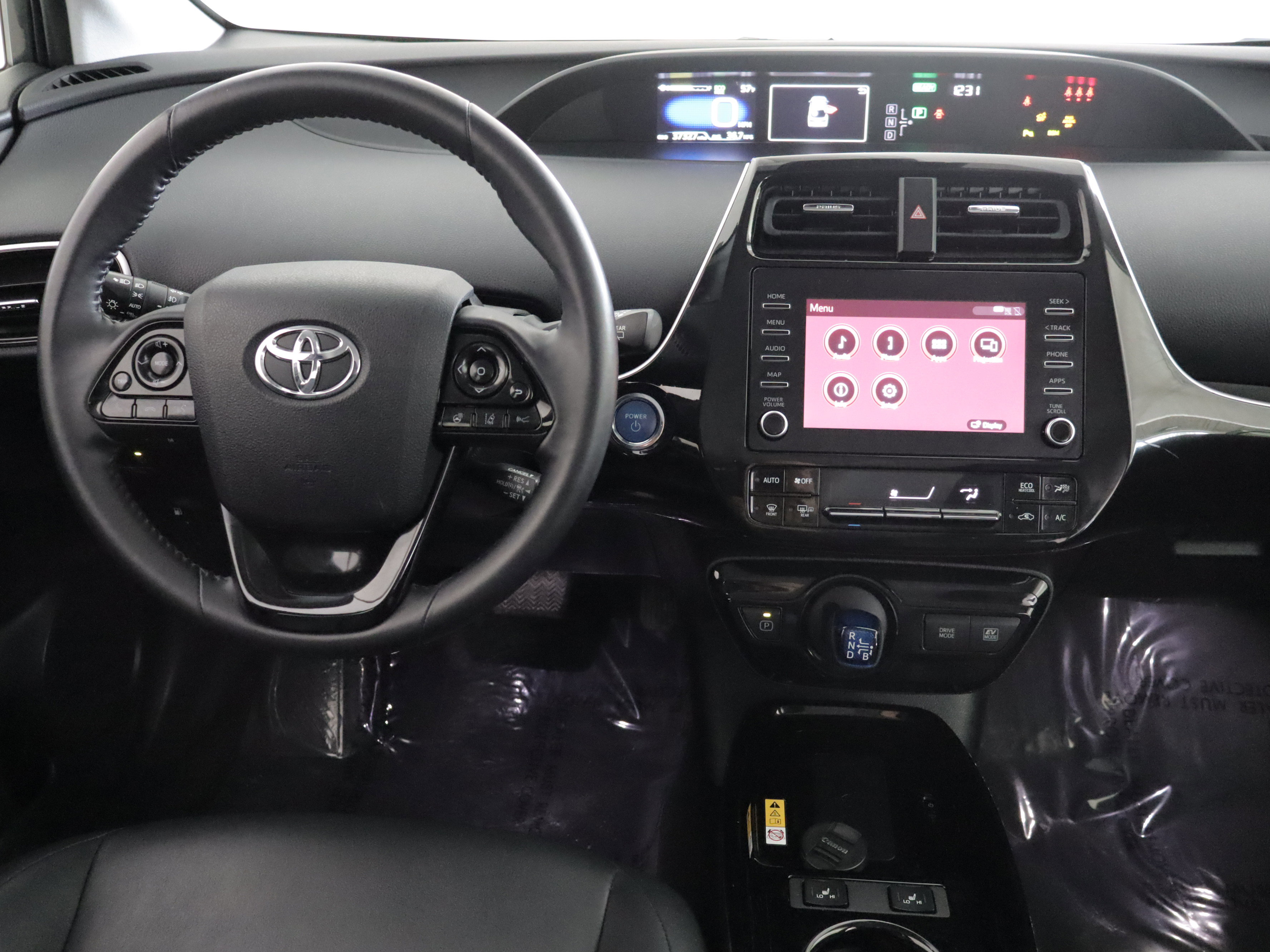Used 2020 Toyota Prius XLE image 2