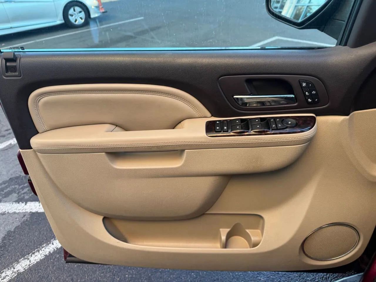 Used 2011 GMC Yukon Denali image 31