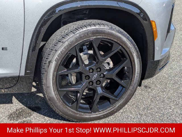 Used 2025 Chevrolet Traverse RS FWD image 10