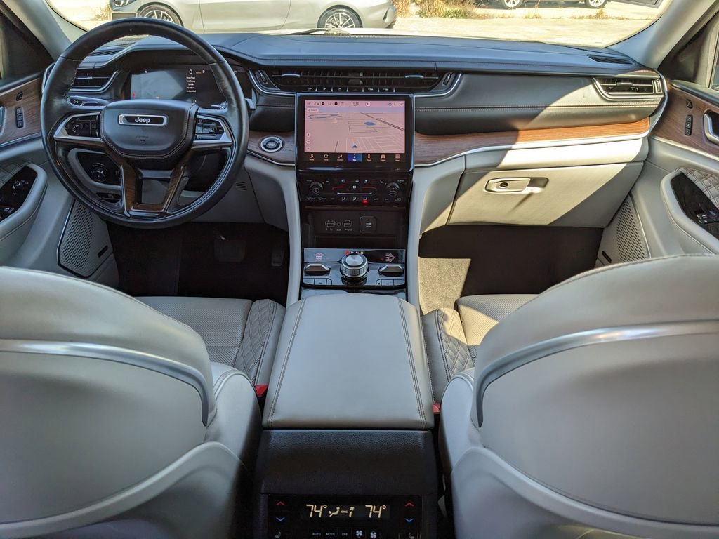 Used 2022 Jeep Grand Cherokee Summit w/ Luxury Tech Group V image 17