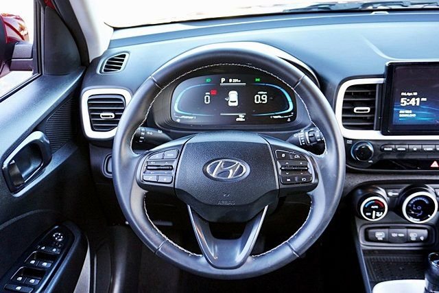 Certified 2025 Hyundai Venue Limited FWD image 19