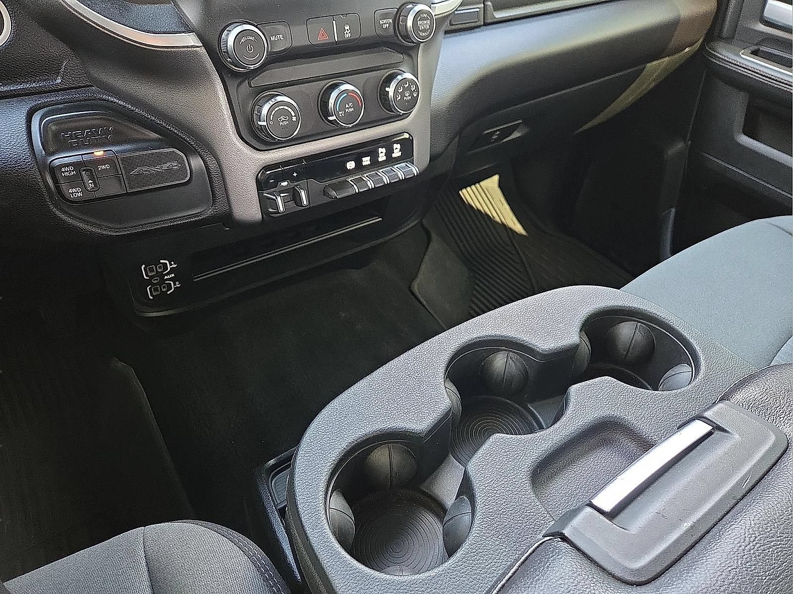 Used 2024 RAM 2500 Big Horn AWD/4WD image 25