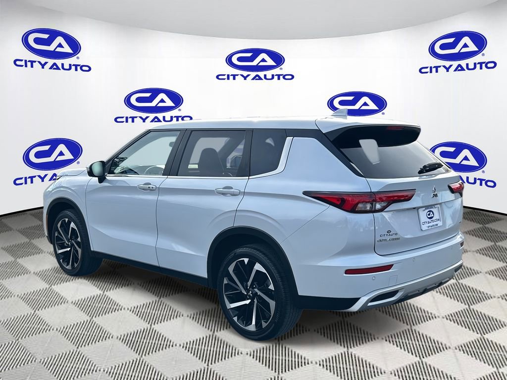 Used 2024 Mitsubishi Outlander SE image 6