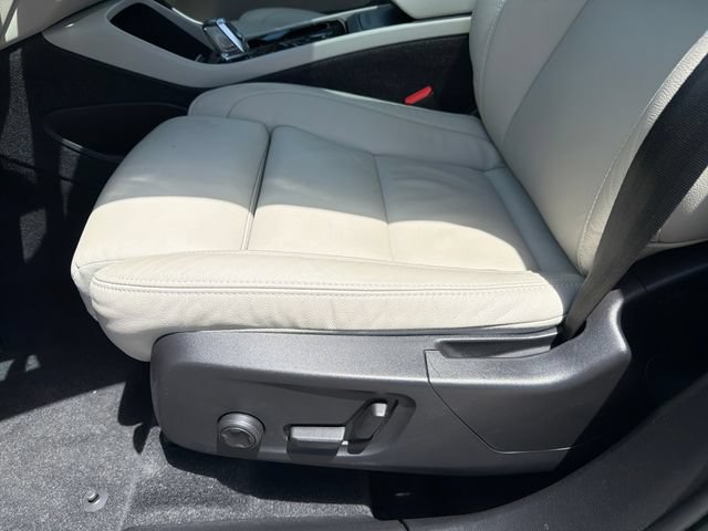 Used 2023 Volvo XC40 B5 Plus w/ Protection Package Premier AWD/4WD image 11