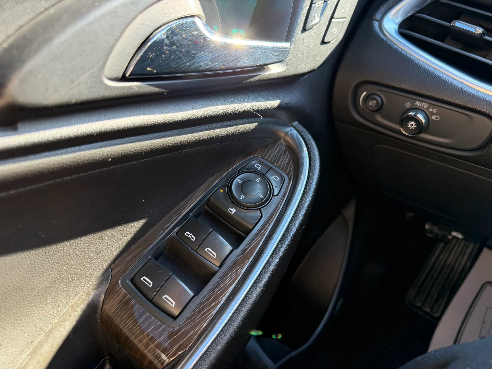 Used 2016 Chevrolet Malibu Premier w/ Driver Confidence Package image 29