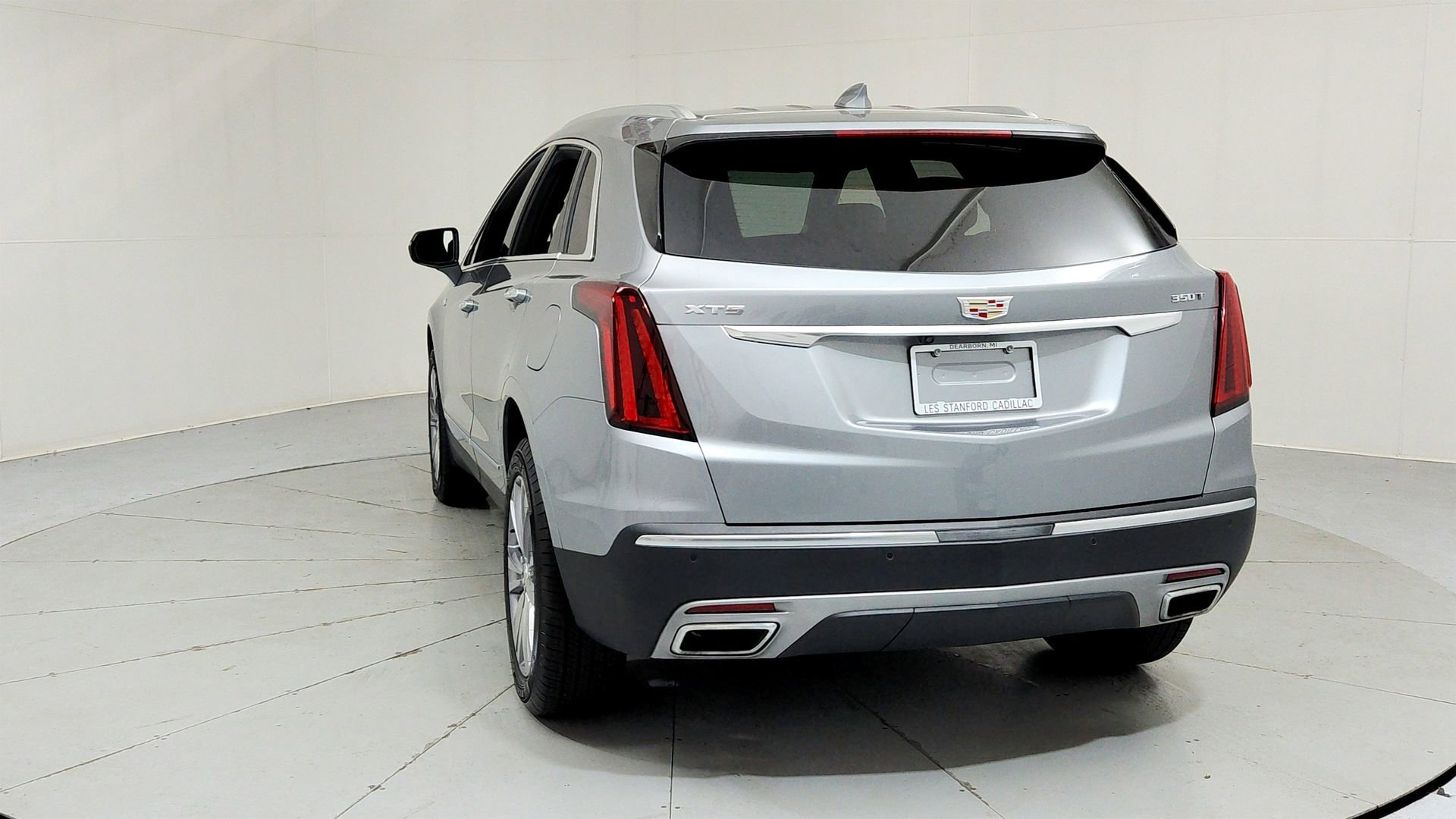 Used 2025 Cadillac XT5 Premium Luxury w/ LPO, Floor Liner Package FWD image 4
