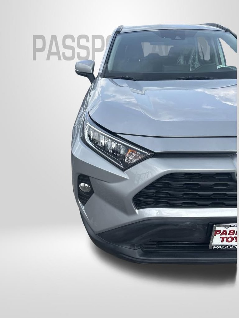 Used 2020 Toyota RAV4 XLE w/ Convenience Package AWD/4WD image 4