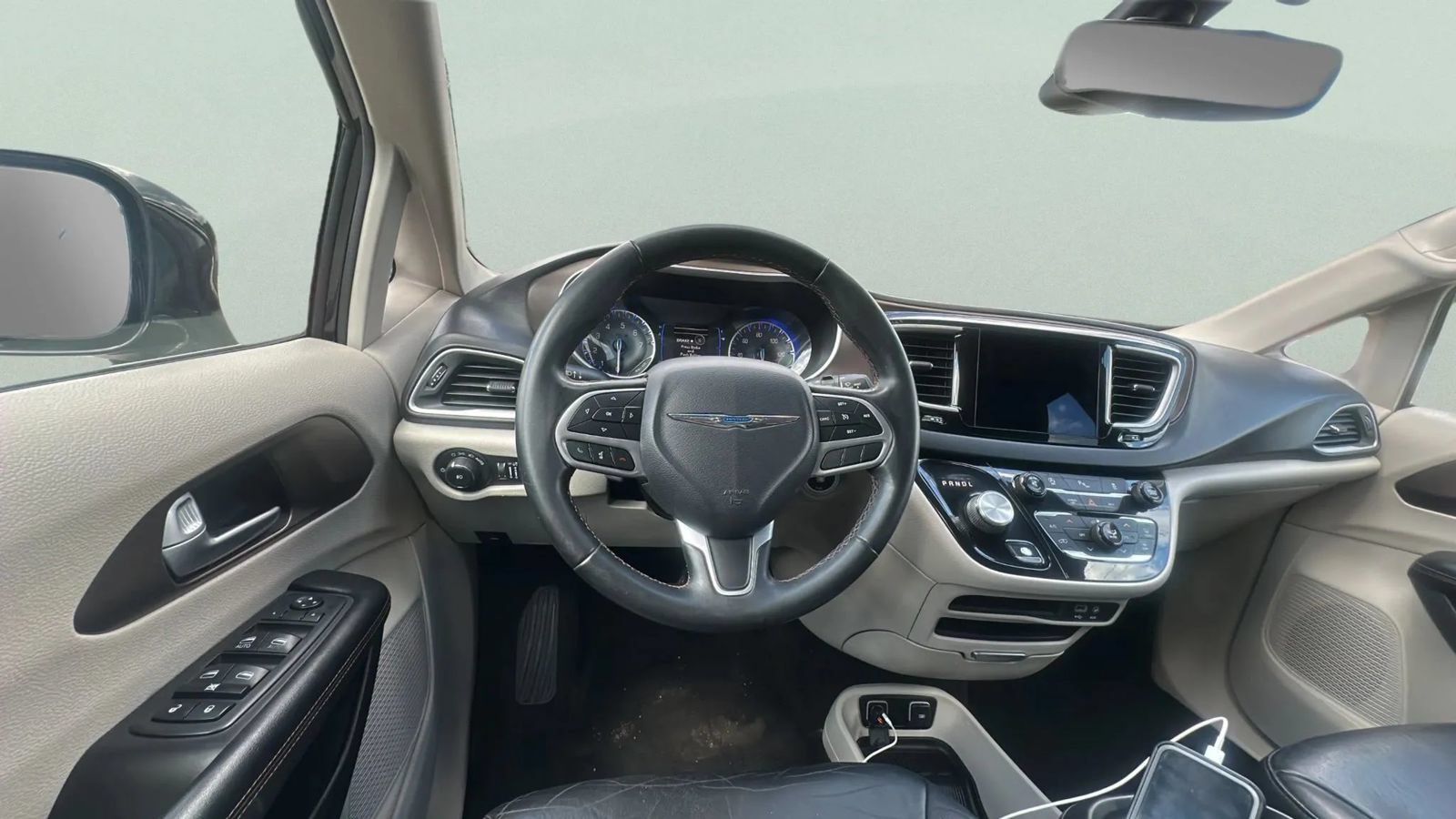Used 2017 Chrysler Pacifica Touring-L FWD image 19