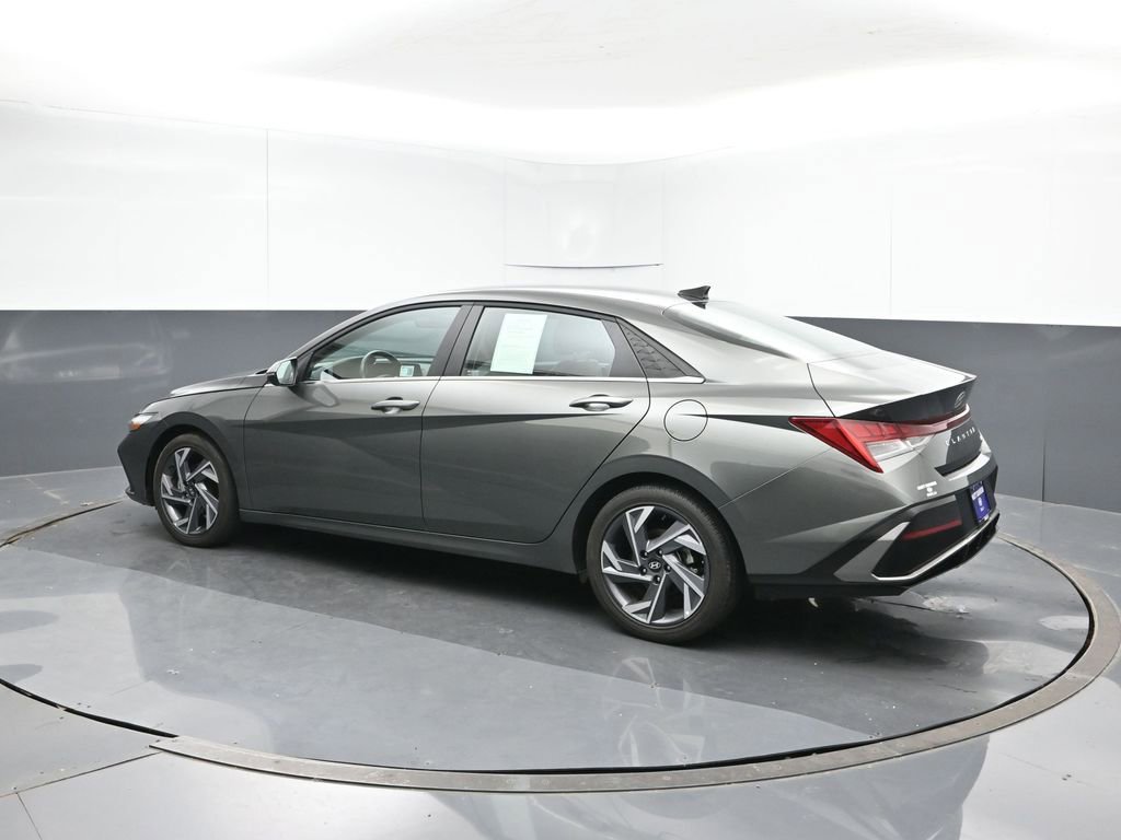 Used 2025 Hyundai Elantra Limited FWD image 4