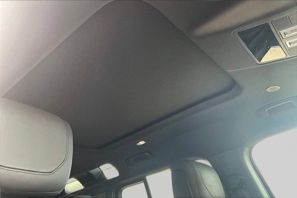 Used 2023 Land Rover Defender 110 V8 AWD/4WD image 17