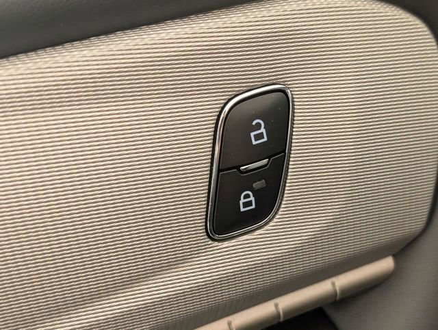 Used 2025 Ford Explorer Active image 11