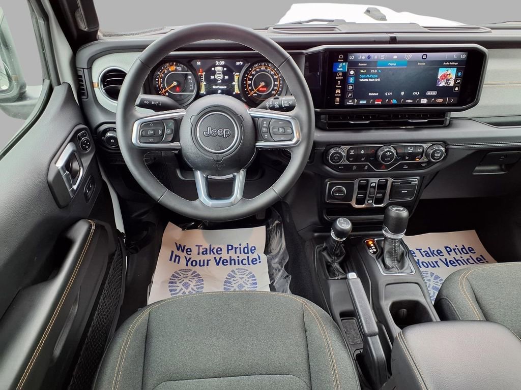 Used 2025 Jeep Wrangler Sahara image 4