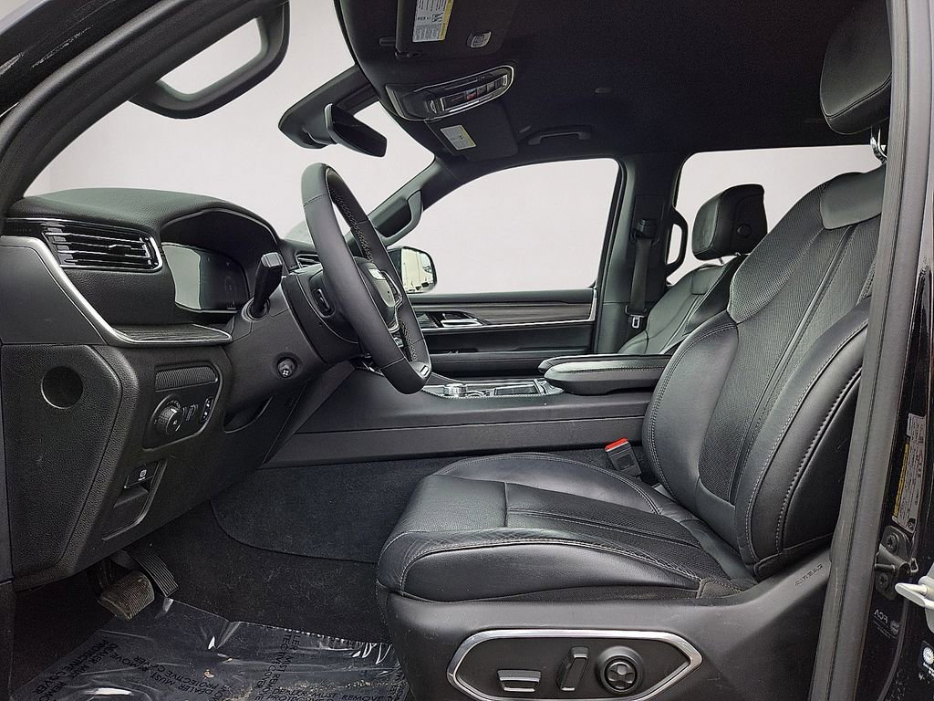 Used 2024 Jeep Wagoneer L Series II RWD image 24