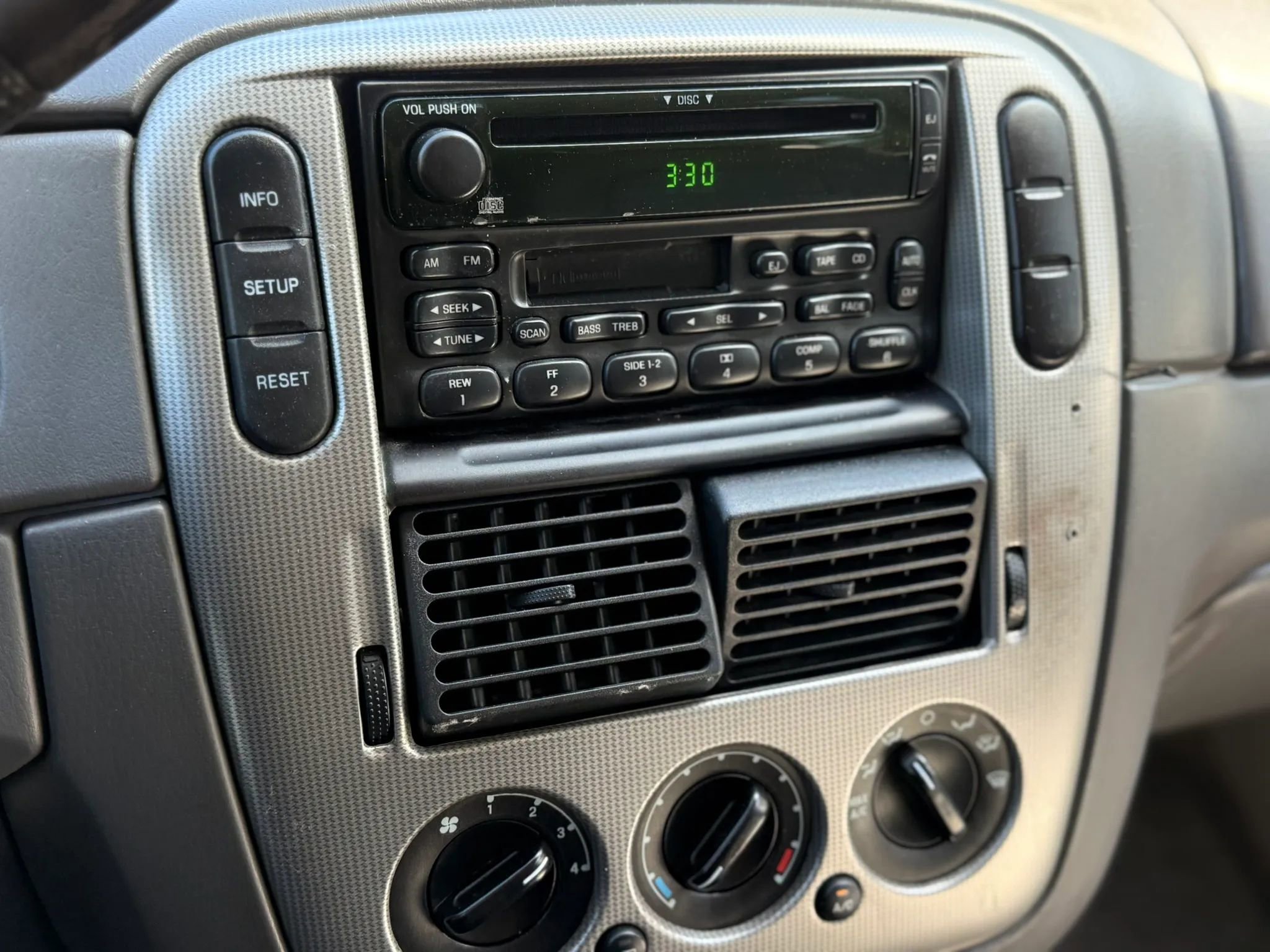 Used 2005 Ford Explorer Sport XLT image 30