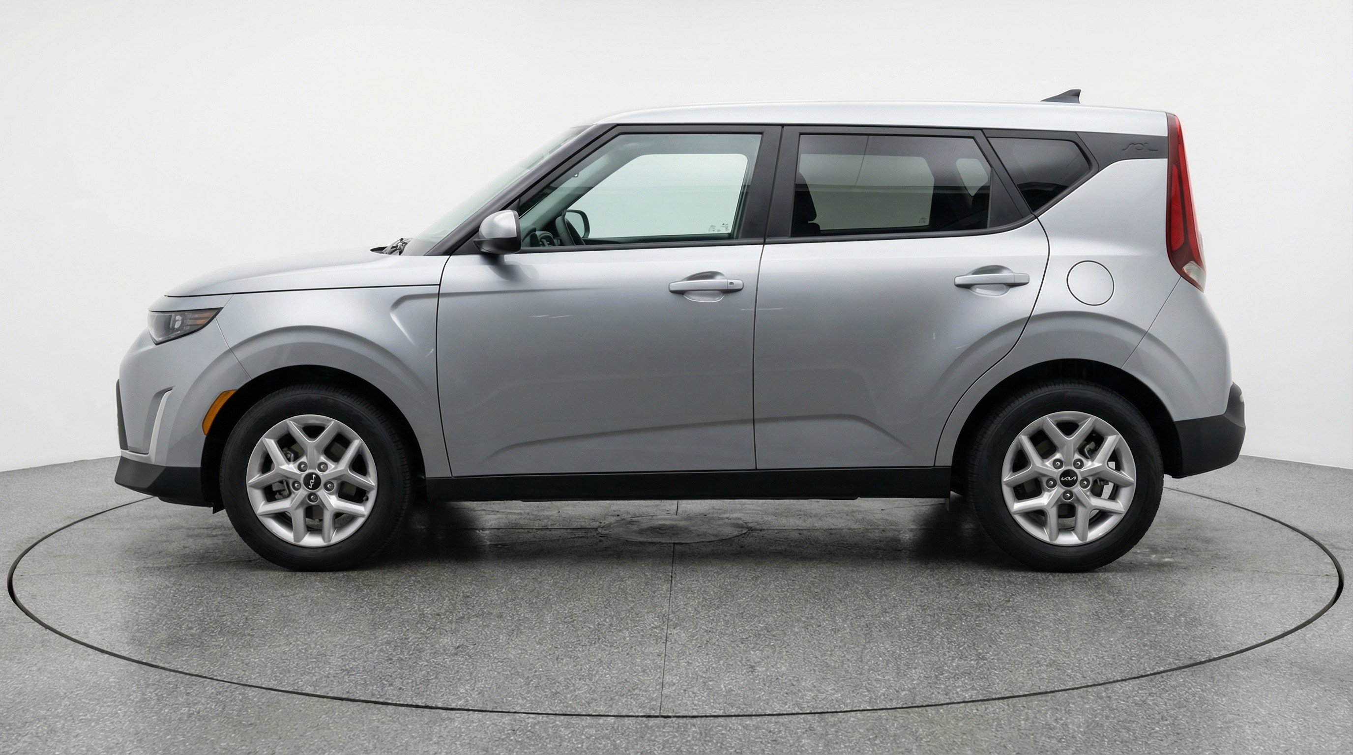 Used 2025 Kia Soul LX w/ LX Technology Package image 5