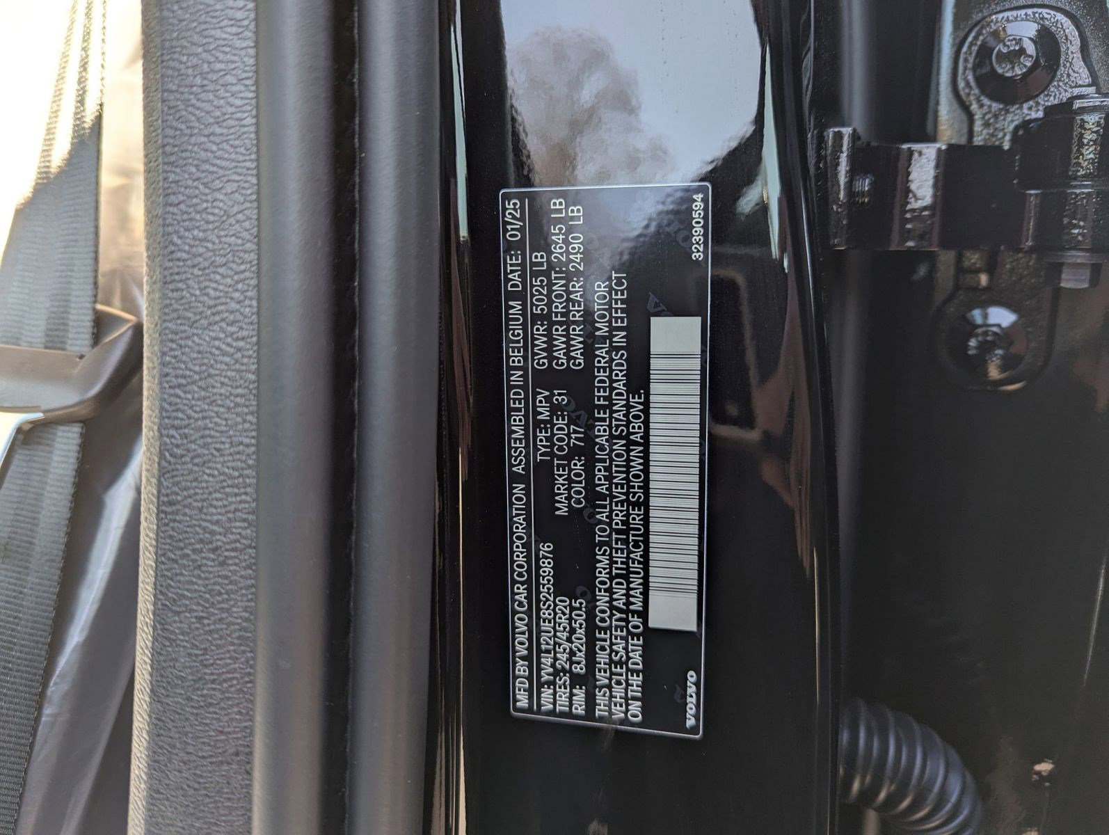 New 2025 Volvo XC40 B5 Plus w/ Protection Package Premier image 24