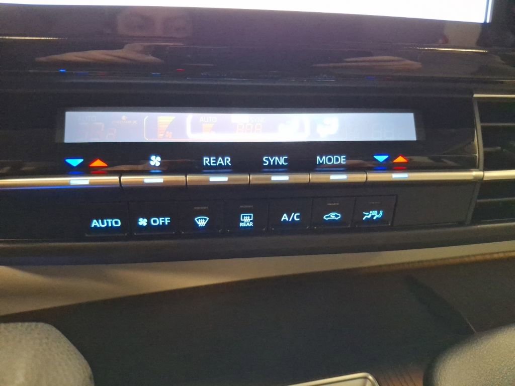 Used 2023 Toyota Sienna LE image 27