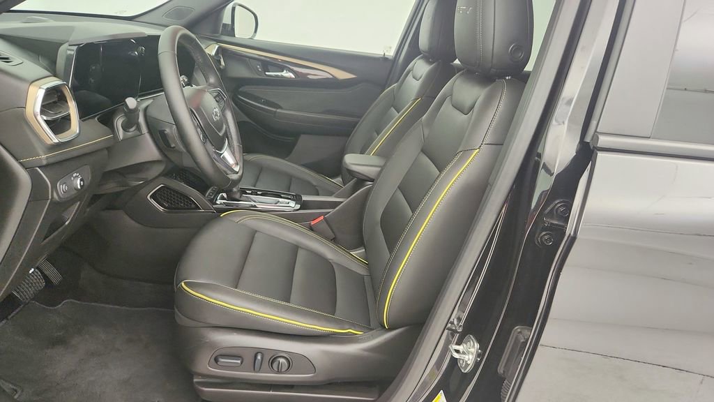 Certified 2025 Chevrolet TrailBlazer ACTIV w/ Convenience Package FWD image 15