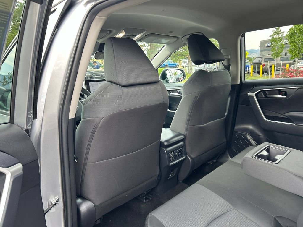 Used 2025 Toyota RAV4 XLE AWD/4WD image 17