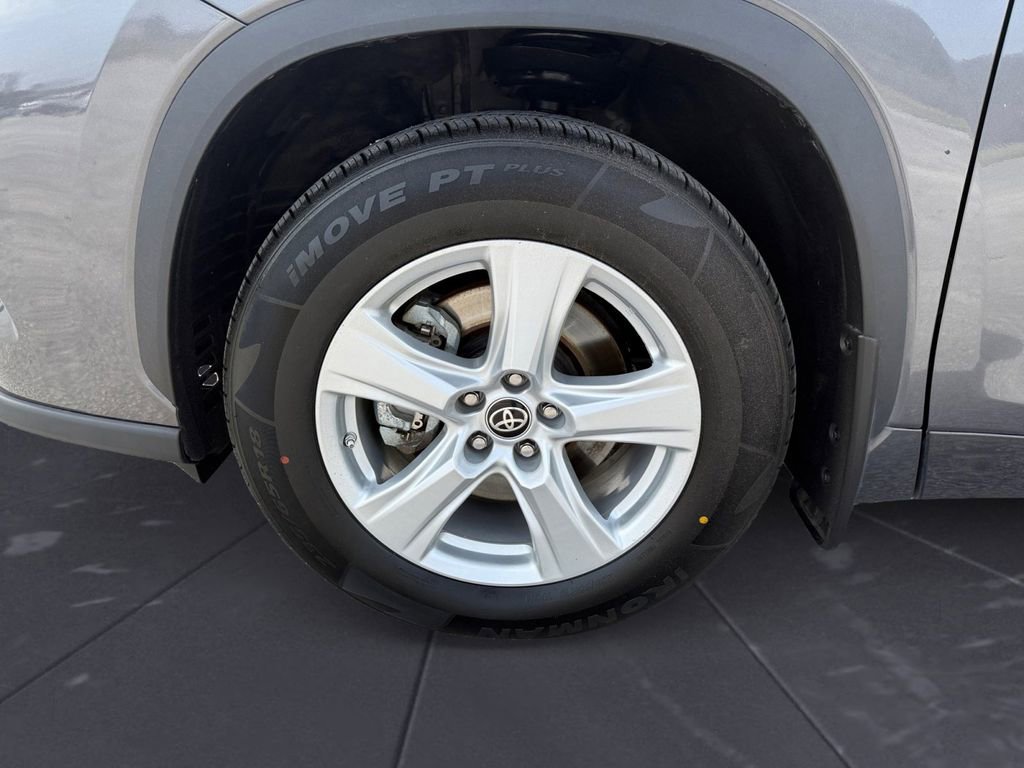 Used 2024 Toyota Highlander LE image 14