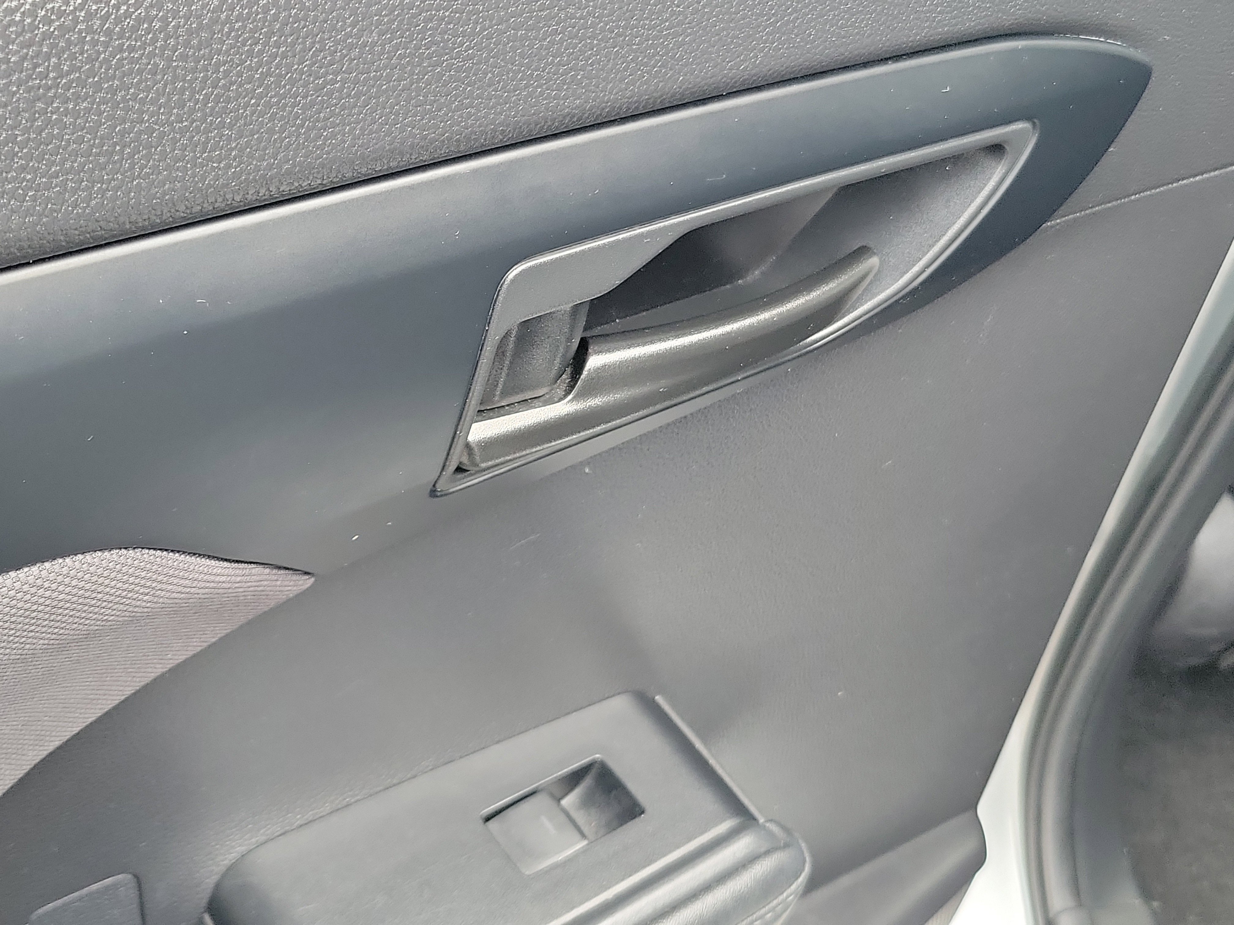 Certified 2024 Toyota Highlander LE image 28