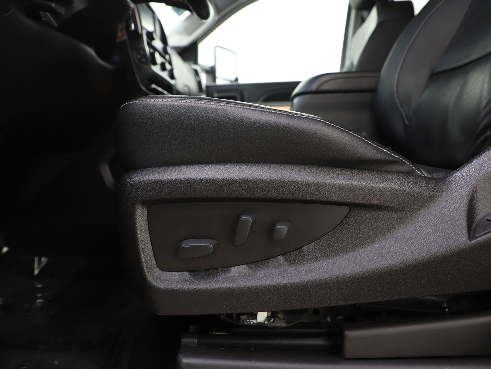 Used 2018 Chevrolet Silverado 1500 LTZ w/ LTZ Plus Package image 23