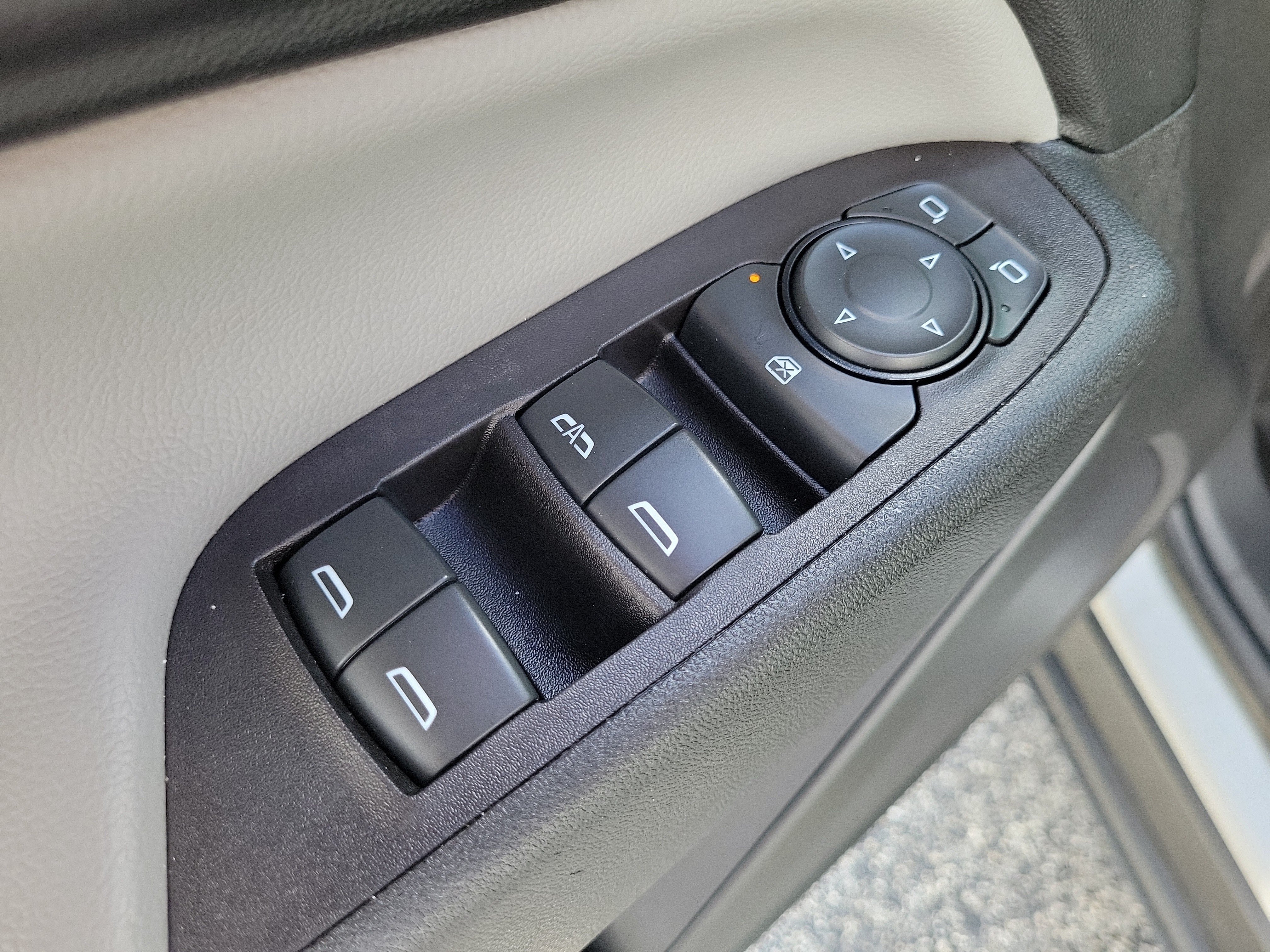 Used 2021 Chevrolet Equinox LS FWD image 10