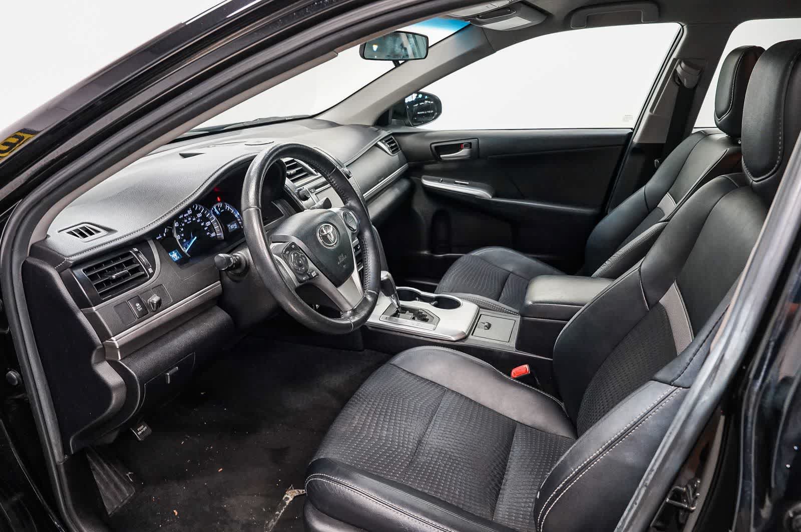 Used 2012 Toyota Camry SE FWD image 17