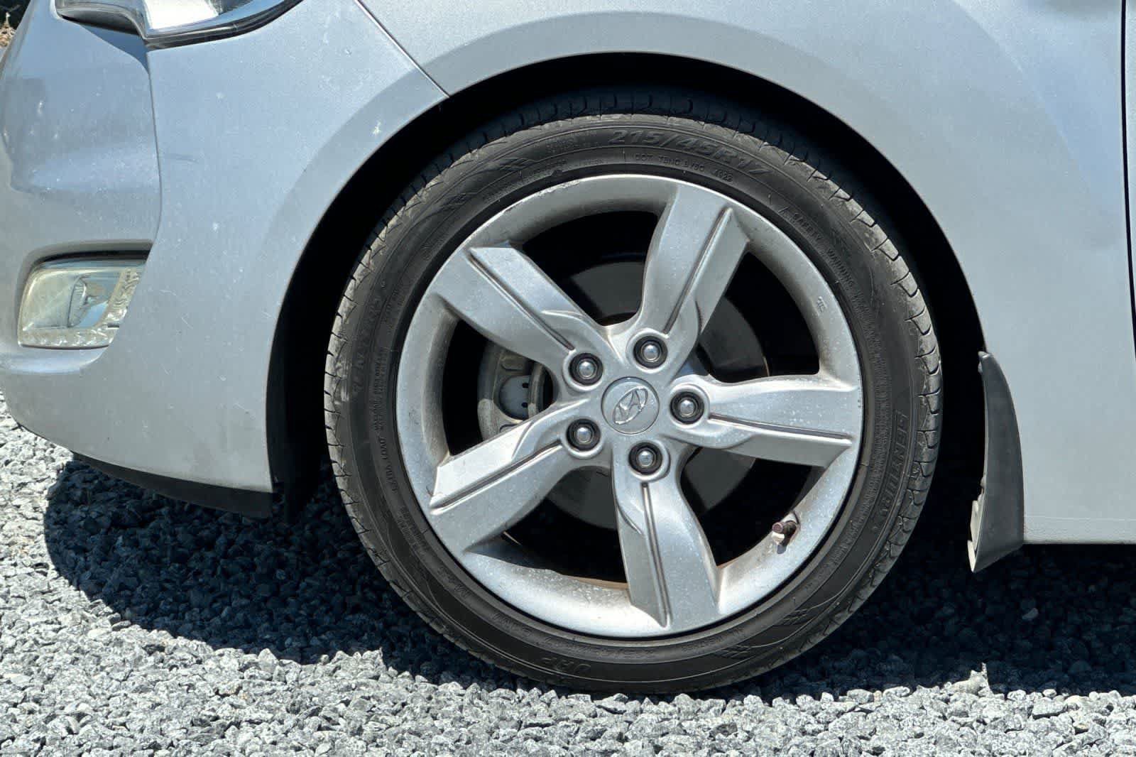 Used 2015 Hyundai Veloster FWD image 12